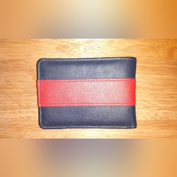 Champion Harbor Bifold Wallet - Picture 3 of 5